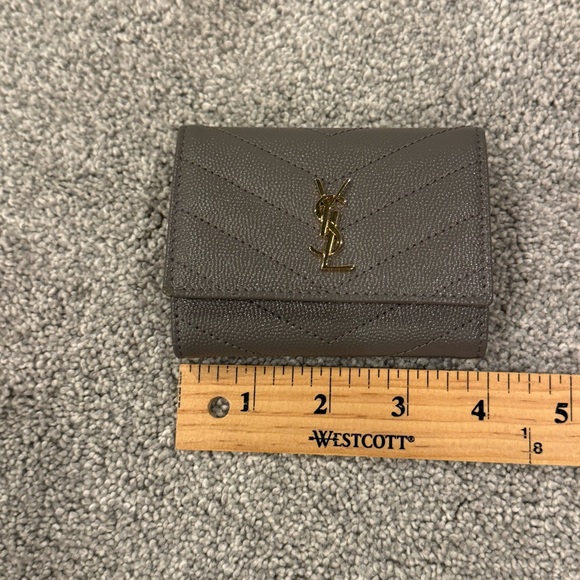 YSL Cassandra Key Case in Gray Grain de Poudre Leather NWB - Picture 12 of 13